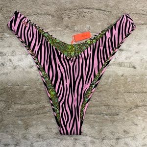 NWOT🌺Maaji Women's Standard Striped Splendour Size M